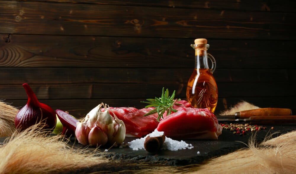 Detail,Raw,Wild,Boar,Meat,On,A,Black,Plate,With